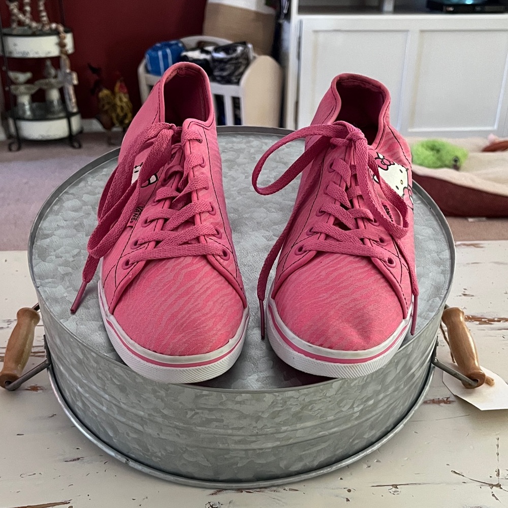 Hello Kitty Fuchsia Sneakers